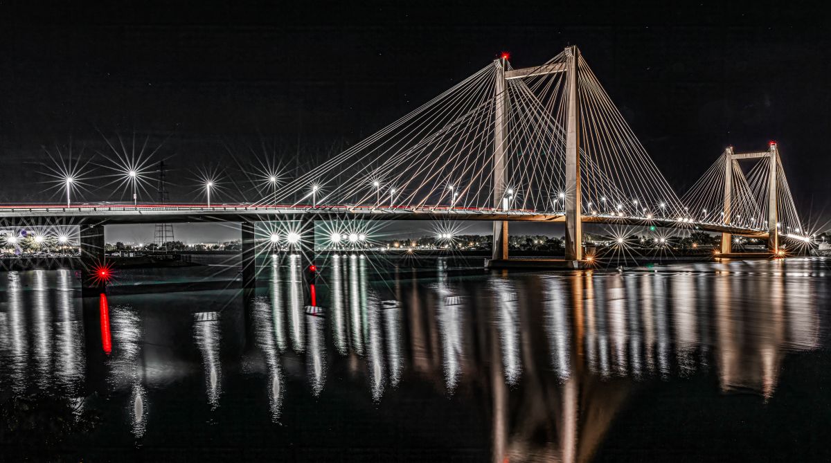 Cable bridge over the Columbia River
